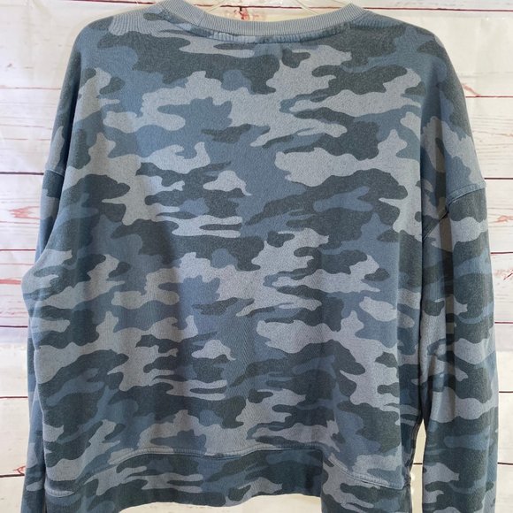 Universal Threads Boxy Camouflage Long Sleeve Top NWOT Women's Size Large - Picture 3 of 11